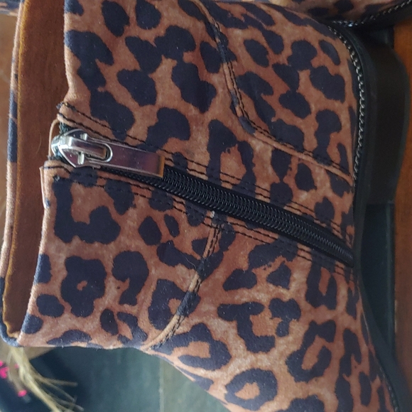 Franco Sarto Booties. So Cute Leopard - Picture 4 of 5